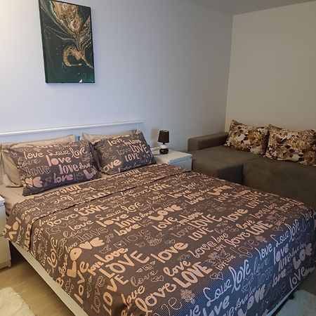 Garsoniera Rebecca Apartment Tîrgu Ocna Екстериор снимка
