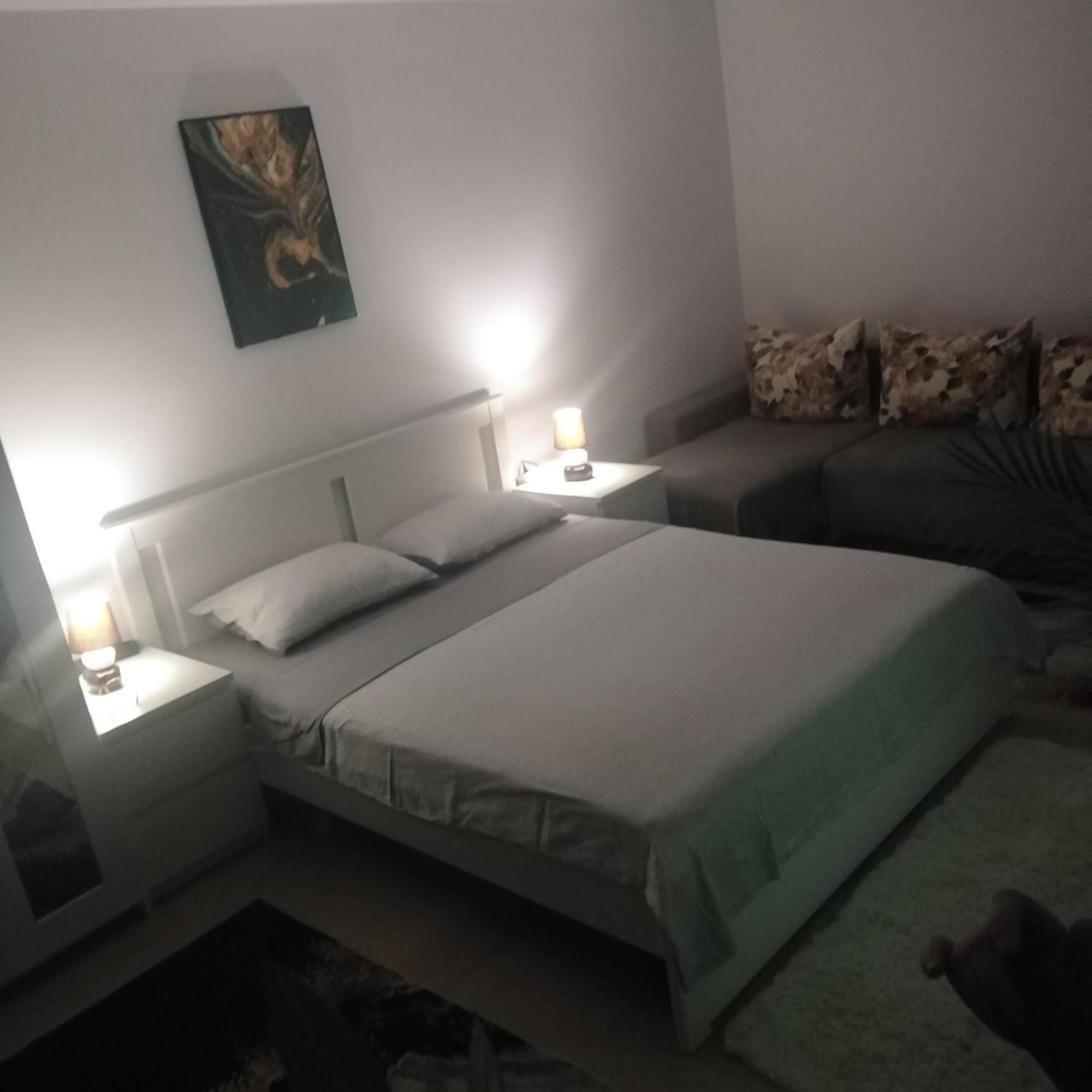 Garsoniera Rebecca Apartment Tîrgu Ocna Екстериор снимка